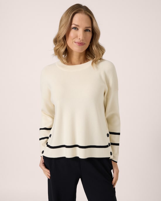 Produktabbildung für Boxy Strickpullover mit Zierknöpfen