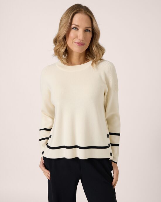 Produktabbildung für Boxy Strickpullover mit Zierknöpfen