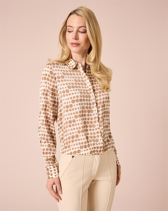 Bluse mit Tupfen