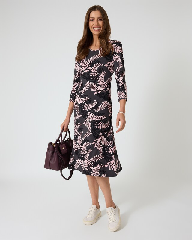 Kleid mit Blätterdruck