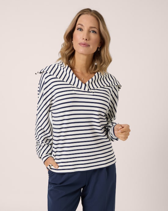 Produktabbildung für Pullover mit Streifen & Kragen