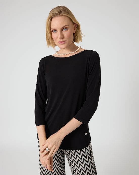 Produktabbildung für Basic-Shirt mit U-Boot-Ausschnitt