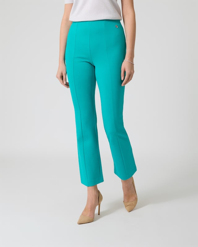 Schlupfhose mit ausgestelltem Bein