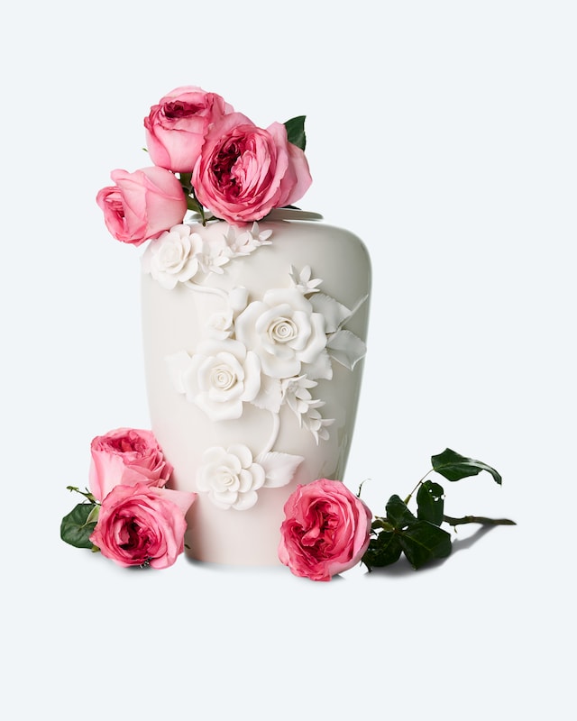 Porzellanvase im Blumen-Design