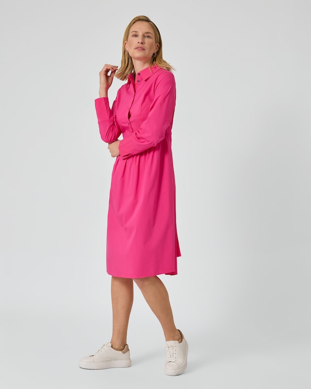 Kleid mit Bindegürtel
