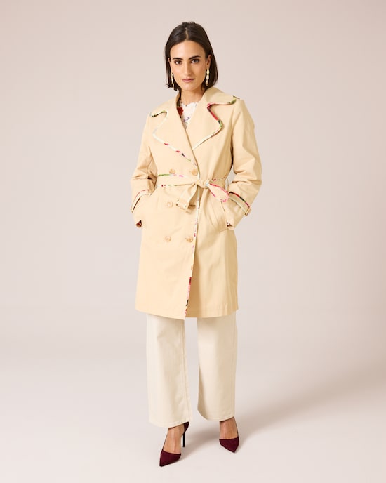 Produktabbildung für Trenchcoat mit floralen Kanten