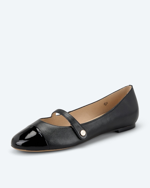 Ballerina mit Lackspitze