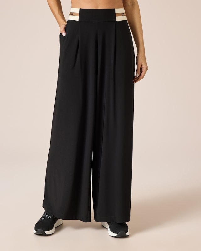 Marlenehose mit Logobund