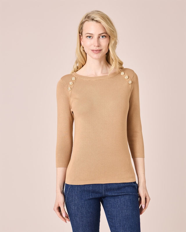 Pullover mit Goldknöpfen