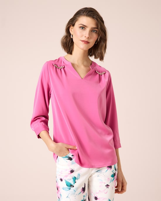 Produktabbildung für Blusenshirt mit Kettenverzierung