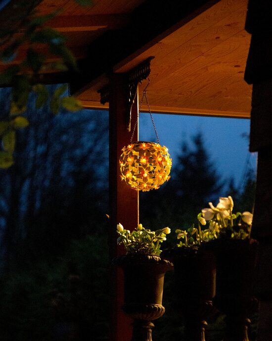 Produktabbildung für Solar Hängeleuchte "Hibiskus"