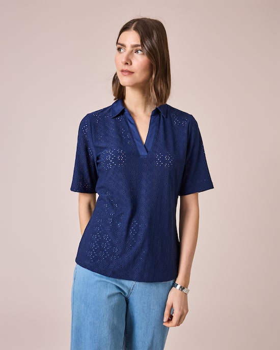 Produktabbildung für Poloshirt in Lochstickerei-Optik