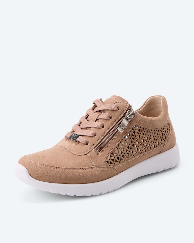 Sneaker mit Lochmuster