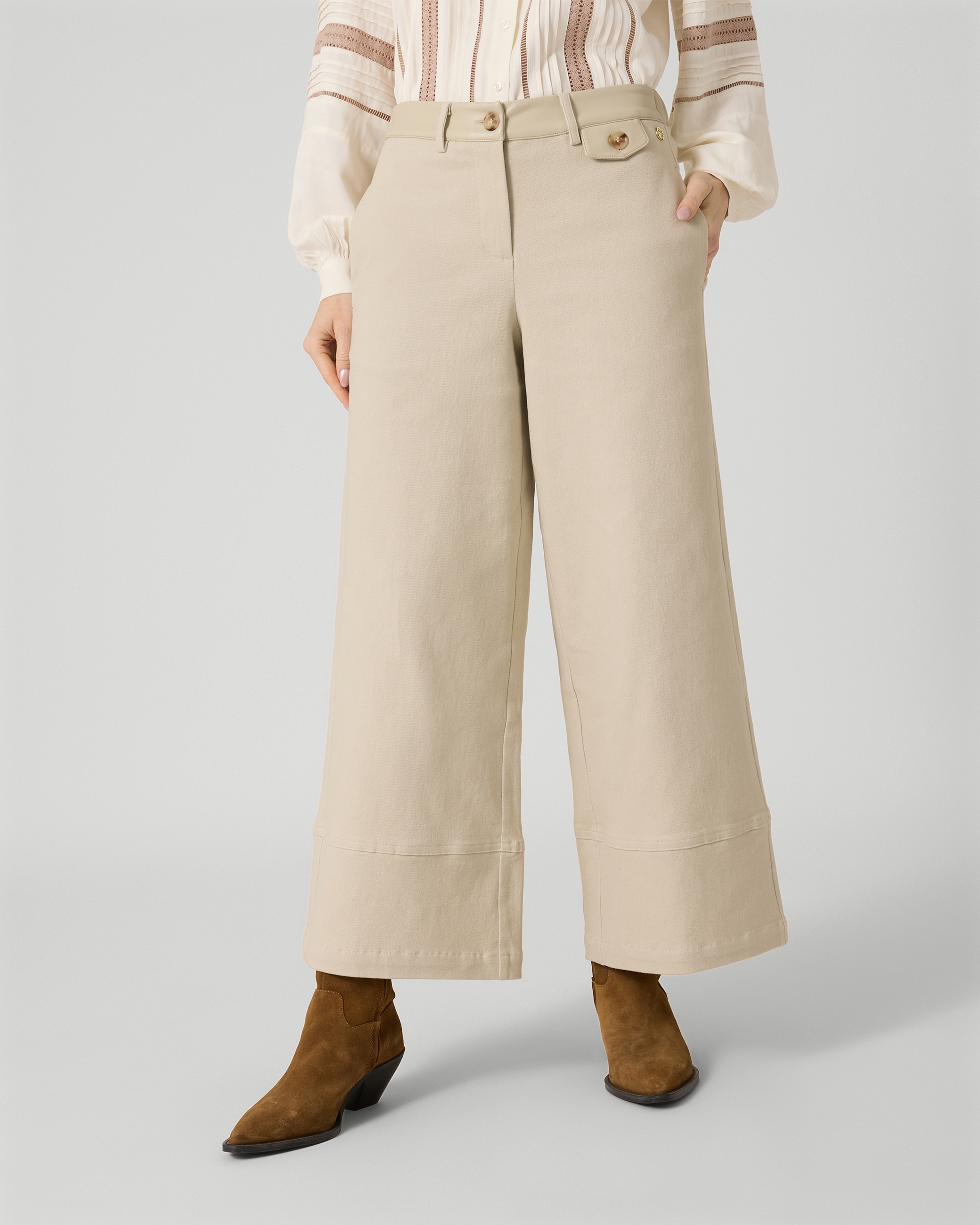 Produktabbildung für Hose mit Fake-Leder-Details