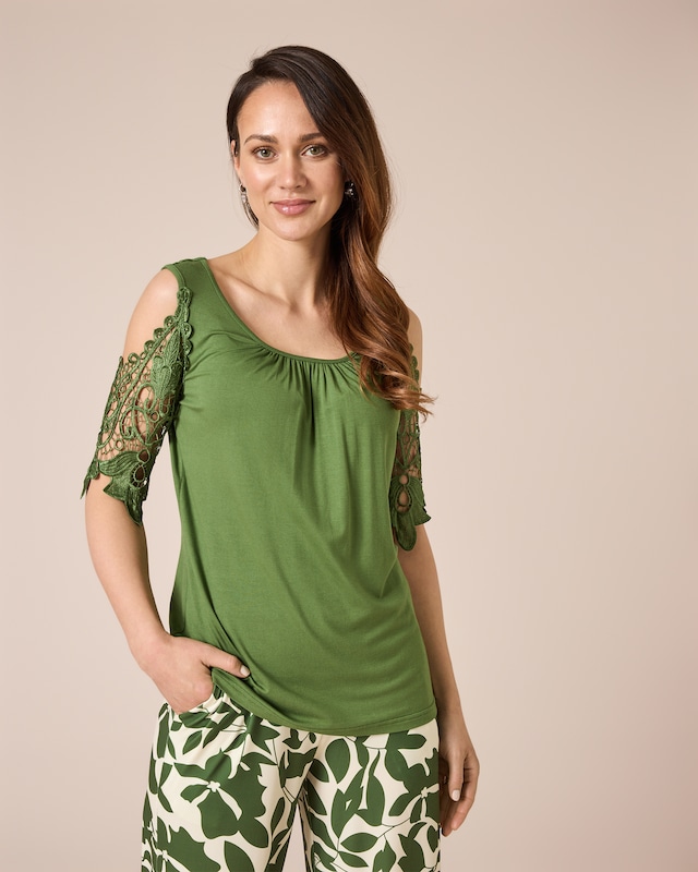 Shirt mit Spitzenärmel