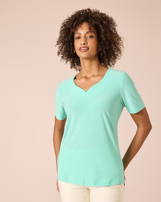 Produktabbildung für Shirt mit Herzausschnitt