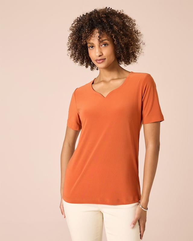 Shirt mit Herzausschnitt