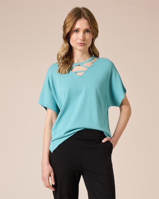 Produktabbildung für Pullover mit Cut-Outs am Ausschnitt
