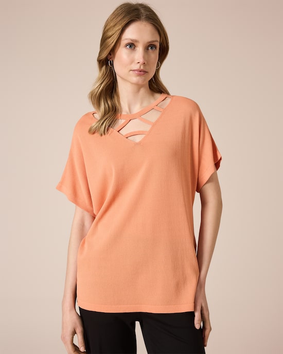 Produktabbildung für Pullover mit Cut-Outs am Ausschnitt