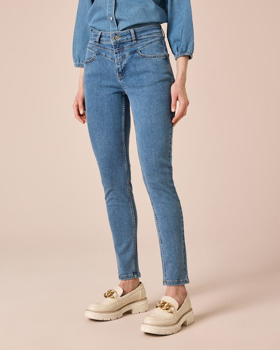 Produktabbildung für Jeans mit Naht-Details