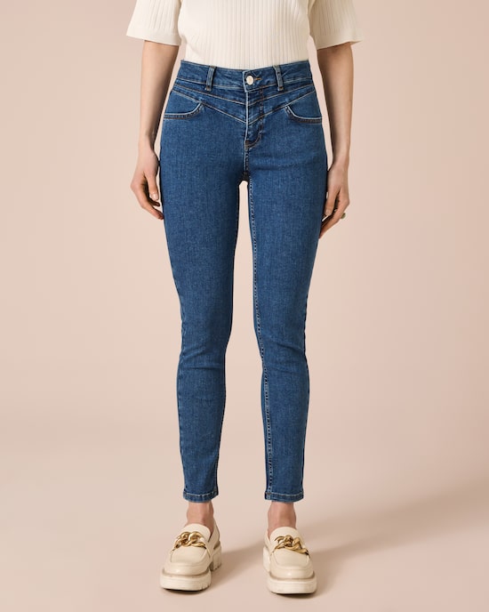 Produktabbildung für Jeans mit Naht-Details