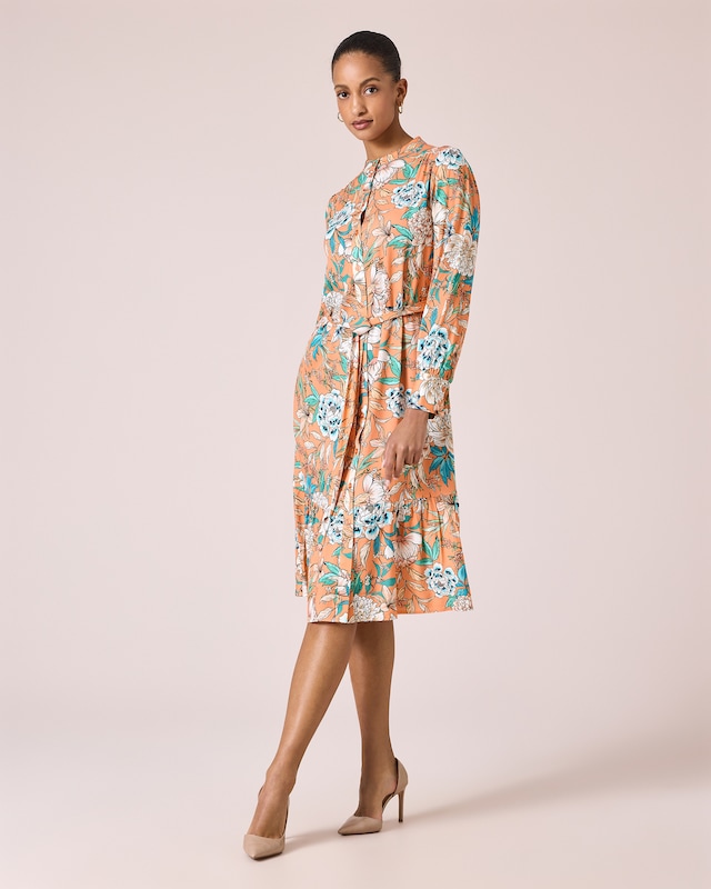 Kleid mit Bindegürtel