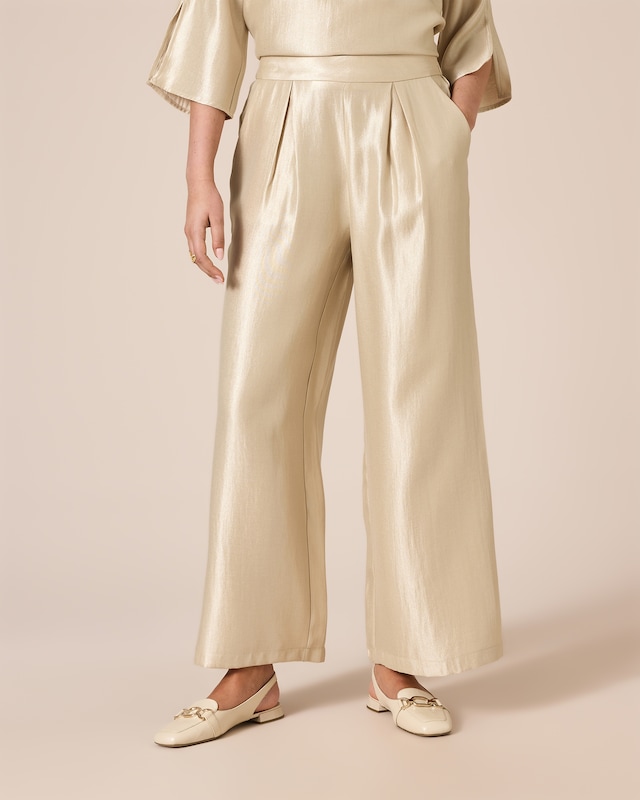 Hose mit Glanzeffekt