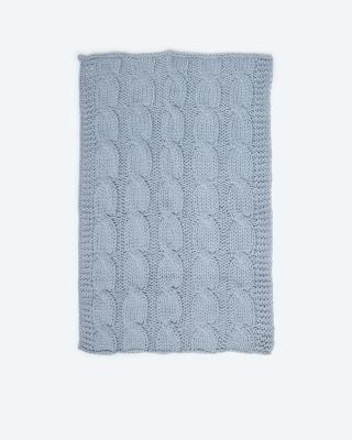 Produktabbildung für Strick-Wohndecke mit Zopfmuster