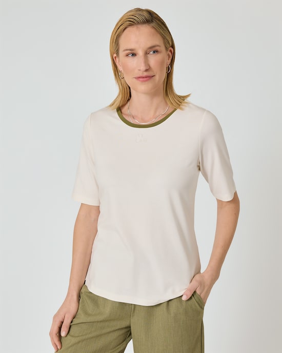 Produktabbildung für Basic-Shirt mit Kontrastausschnitt