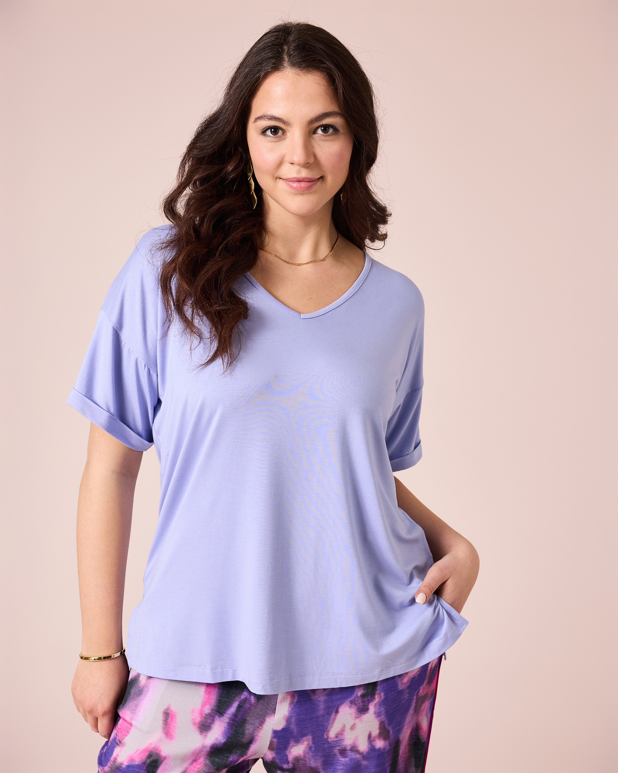 Produktabbildung für Shirt mit V-Ausschnitt