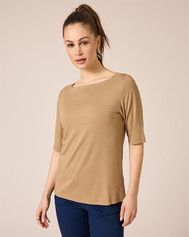 Shirt mit U-Boot-Ausschnitt