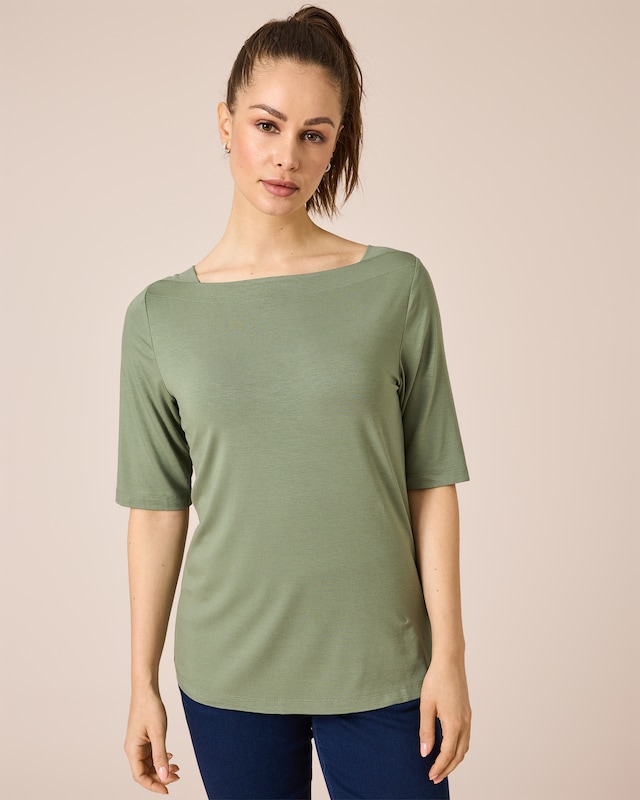 Shirt mit U-Boot-Ausschnitt
