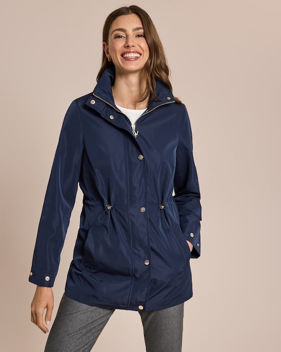 Produktabbildung für Übergangsjacke mit verstaubarer Kapuze
