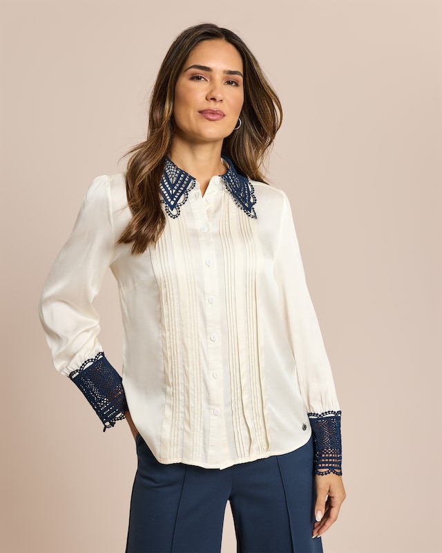 Bluse mit Spitzenbesatz