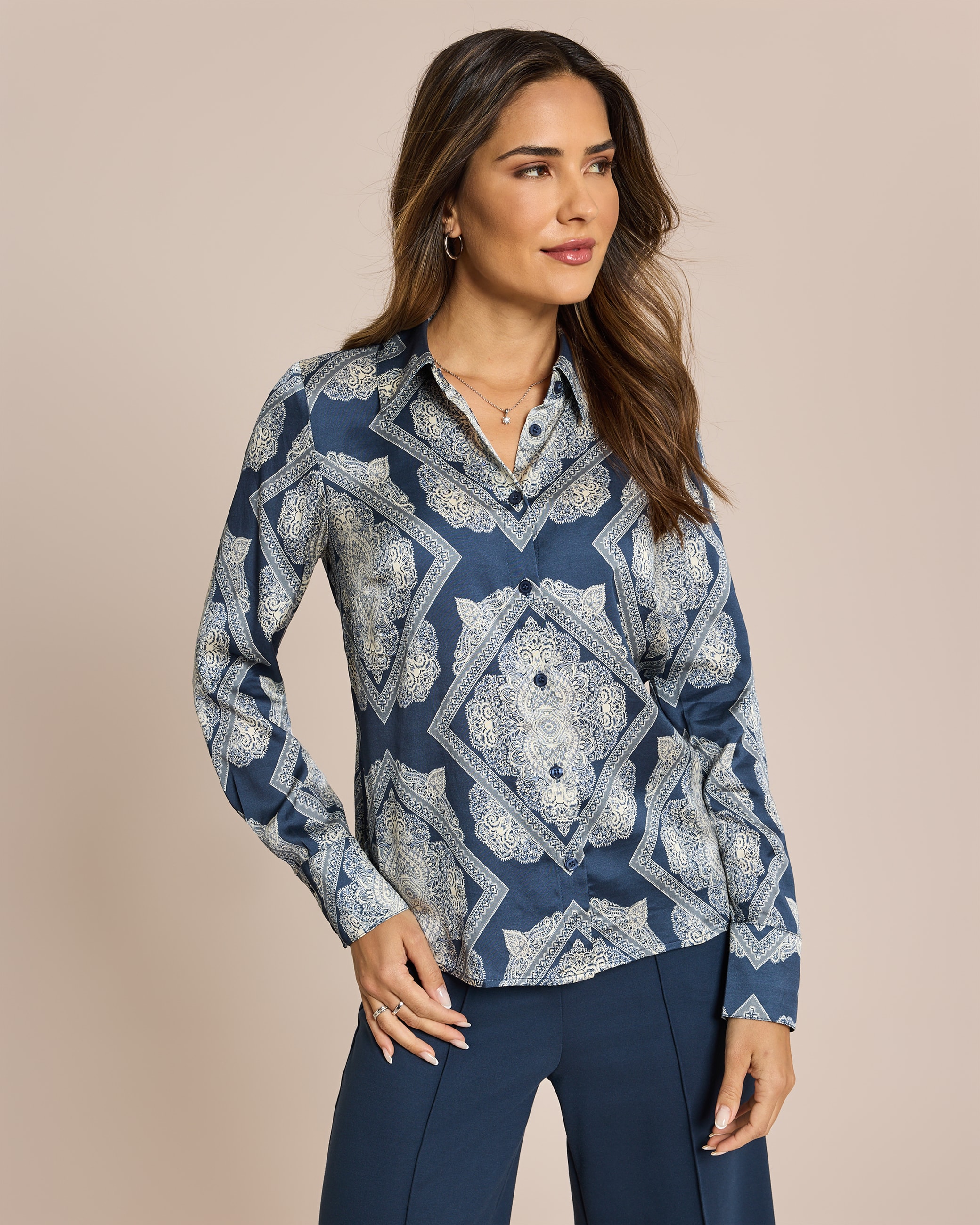 Produktabbildung für Bluse mit platziertem Druck