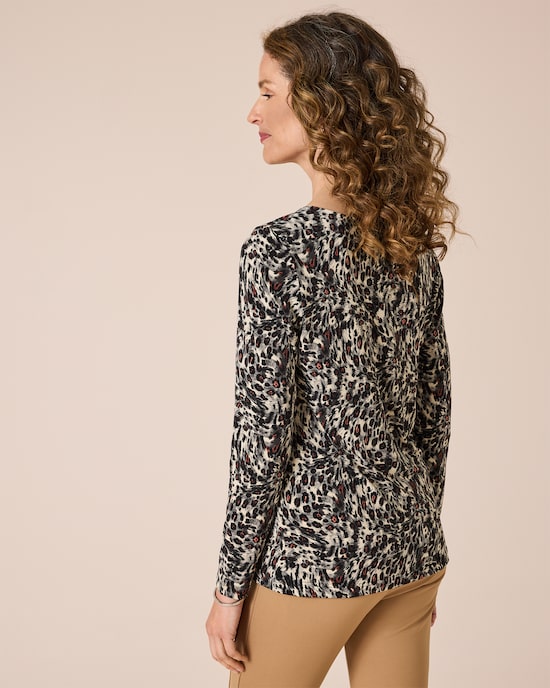 Produktabbildung für Shirt mit modischem Ausschnitt