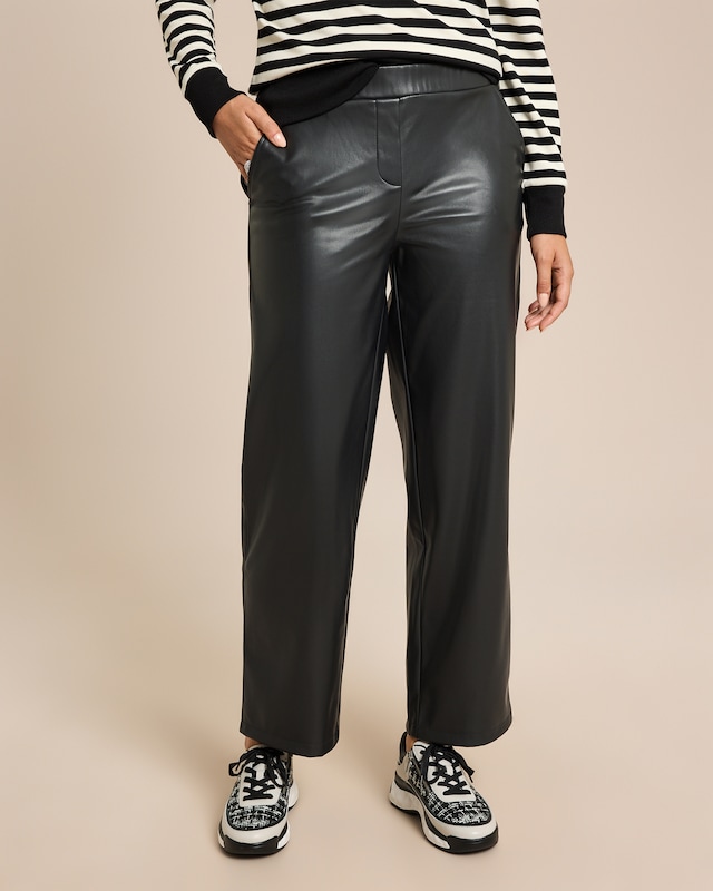 Hose aus Lederimitat mit weitem Bein