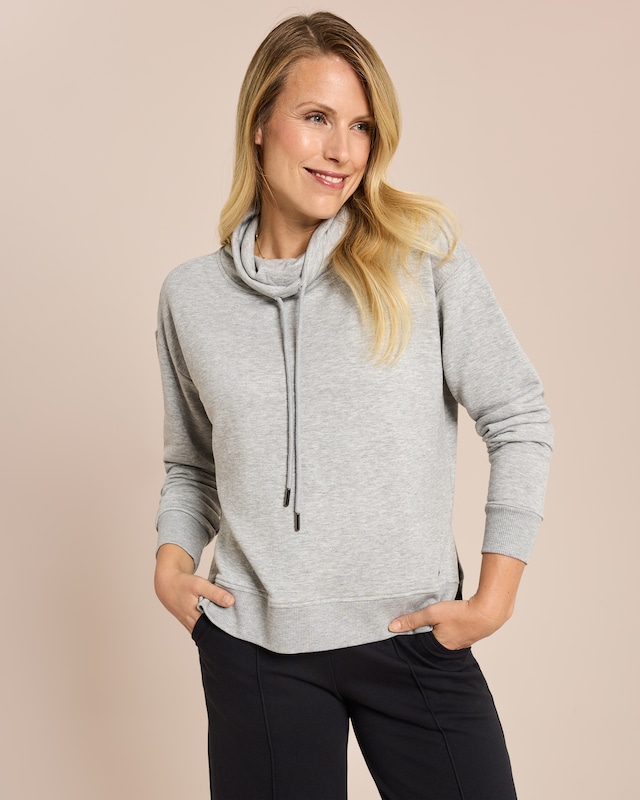 Sweatpullover mit Schlitzen