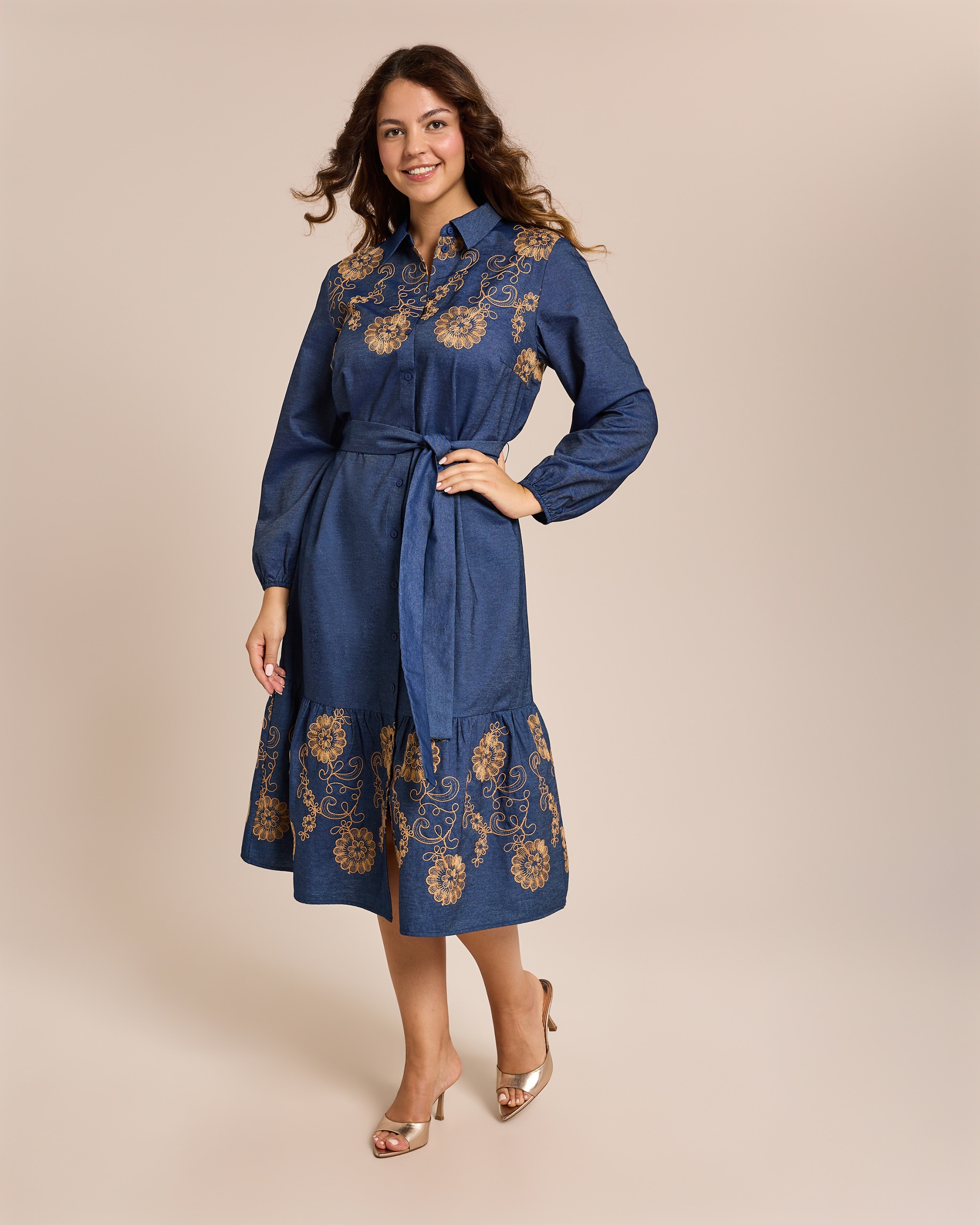 Produktabbildung für Denim Kleid mit Blumenstickerei