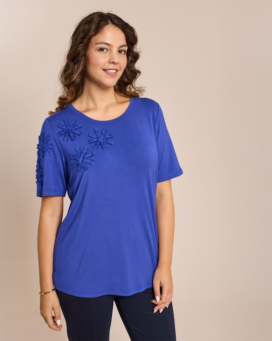 Produktabbildung für Shirt mit Blumenapplikation