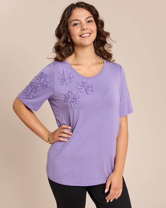 Produktabbildung für Shirt mit Blumenapplikation