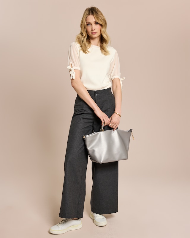 Marlenehose mit zwei Knöpfen