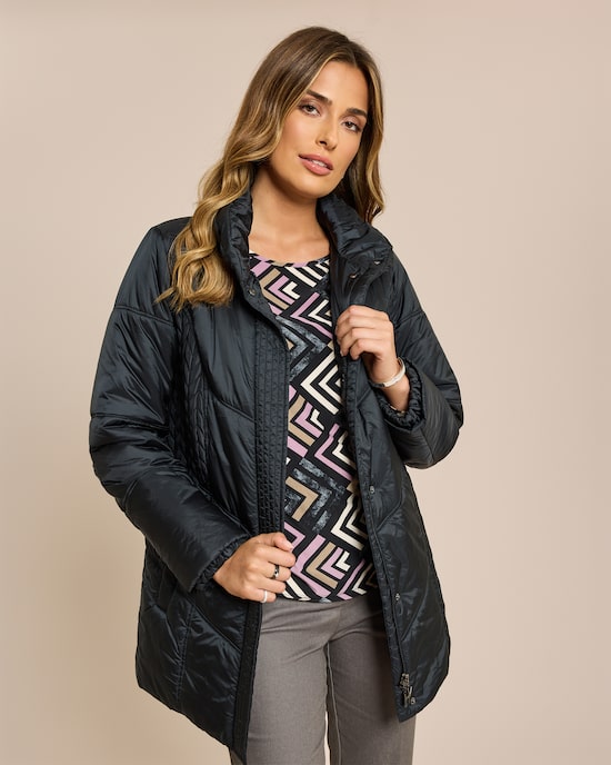 Produktabbildung für Steppjacke mit voluminösem Stehkragen