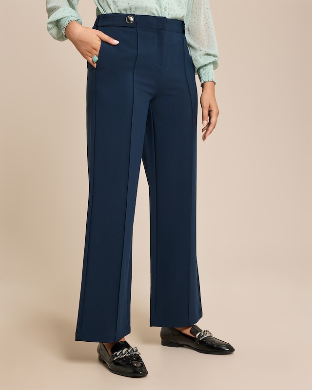 Hose mit Knopfdetail