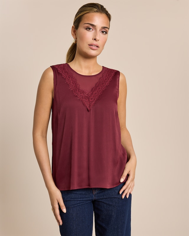 Top mit Spitzeneinsatz