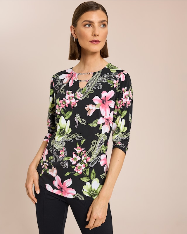 Shirt mit Kettendeko am Ausschnitt