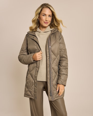 Produktabbildung für Steppmantel mit Schmuckkette