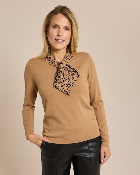 Produktabbildung für Pullover mit Leokragen und Schleife