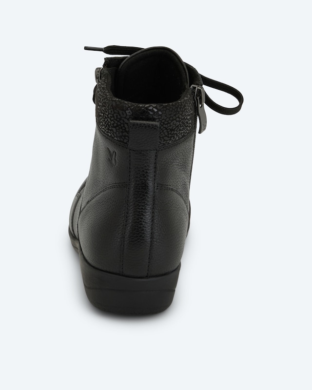 Boot in H-Weite