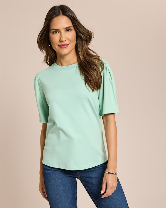 Produktabbildung für Shirt mit Ausschnittdetail